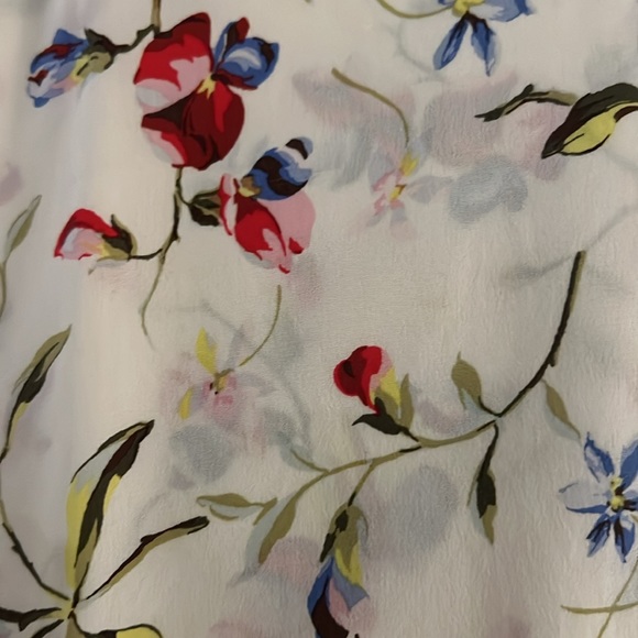 Equipment blouse. Cream and floral - Picture 3 of 6